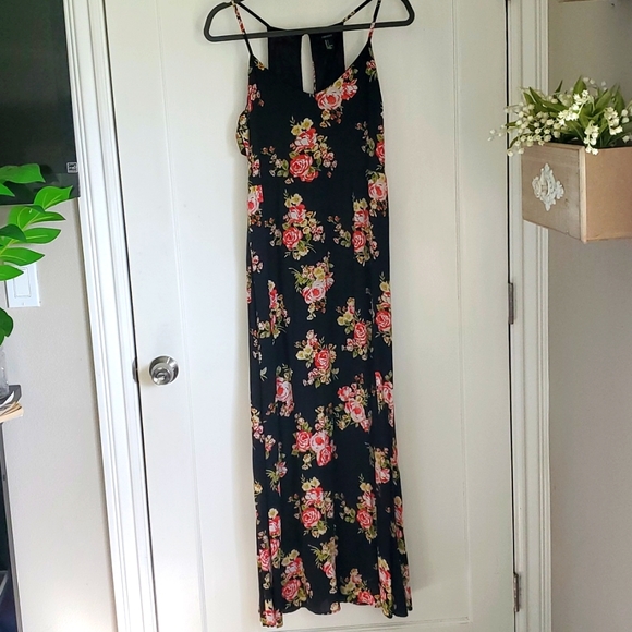 Forever 21 Dresses & Skirts - Forever 21 Flower Side Cutout Maxi Dress
